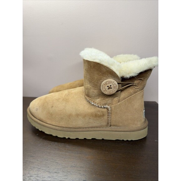 UGG Australia Mini Bailey Button Shearling Boots Size 10 Chestnut Brown - Picture 1 of 11